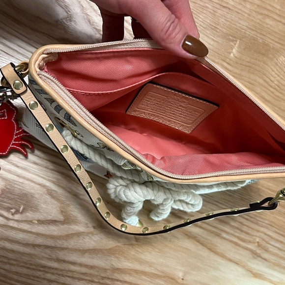 COACH Beachy Le-Tan Wristlet w/ Keychain - Picture 6 of 6